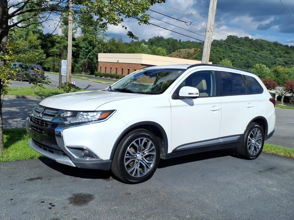 2016 Mitsubishi Outlander AWC 4DR SE
