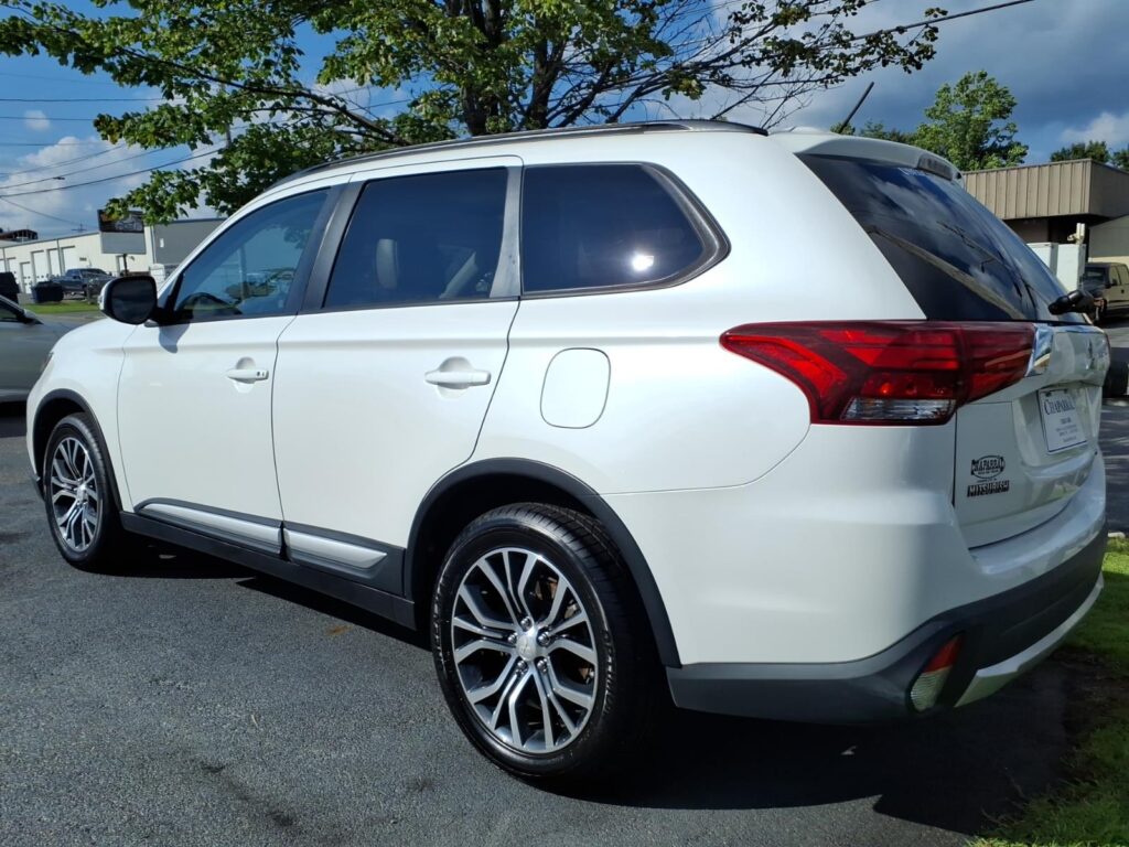2016 Mitsubishi Outlander AWC 4DR SE