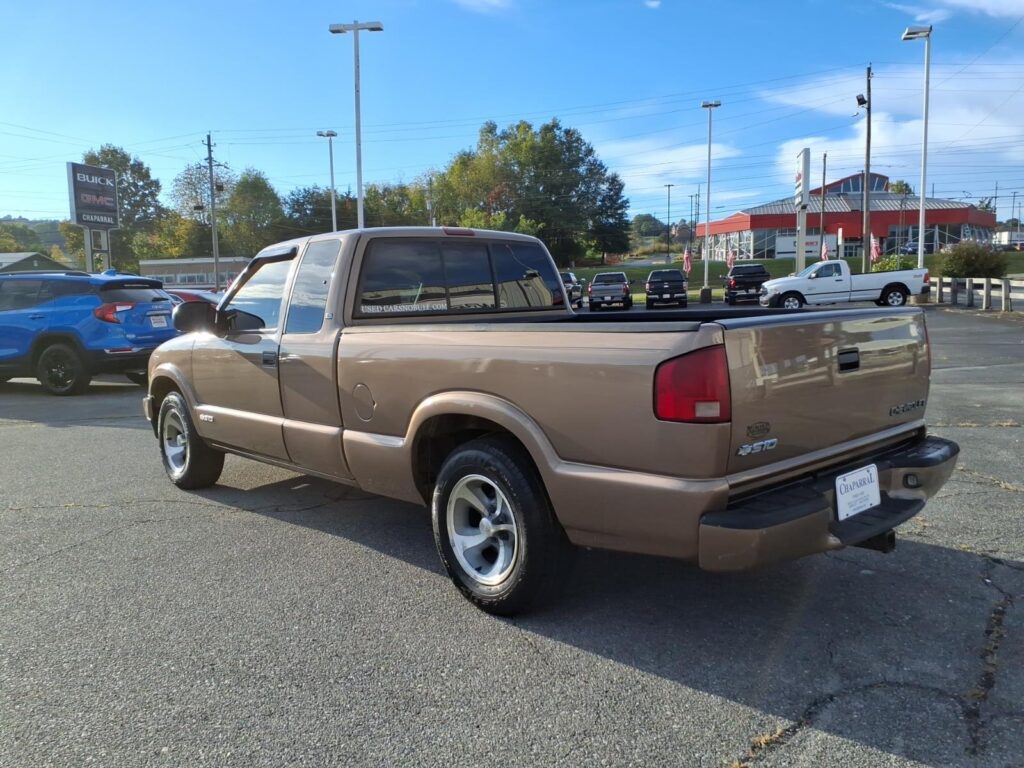 2003 Chevrolet S-10 Base